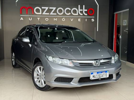 HONDA CIVIC 1.8 LXS 16V FLEX 4P AUTOMÁTICO HONDA CIVIC 1.8 LXS 16V FLEX 4P AUTOMÁTICO